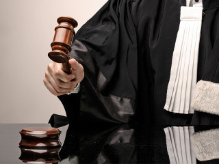 Richter-Hammer-181229915-FO-ra2-studio