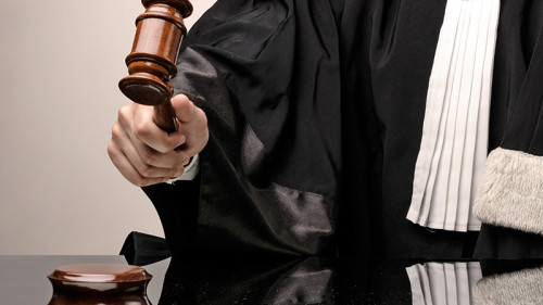 Richter-Hammer-181229915-FO-ra2-studio