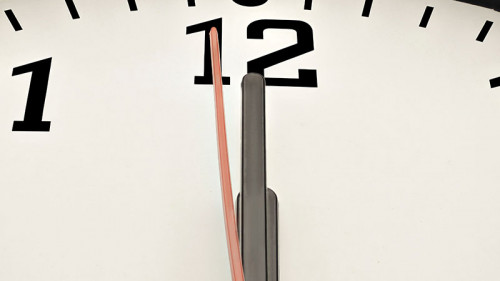 Fuenf-vor-Zwoelf-130565462-FO-stroblowski