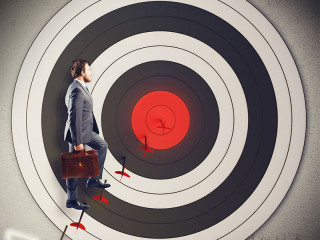 Anzugtraeger-Zielscheibe-91472191-FO-alphaspirit