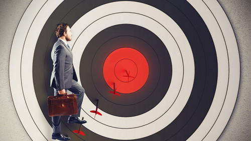 Anzugtraeger-Zielscheibe-91472191-FO-alphaspirit