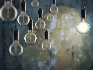 Gluehbirnen-101566992-FO-Sensay