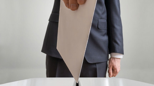 Anzugtraeger-waehlt-155015304-FO-vchalup