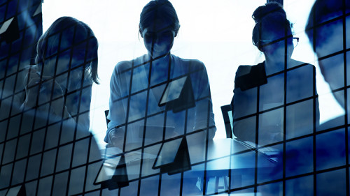 Silhouetten-Gebaeude-169055022-FO-alphaspirit