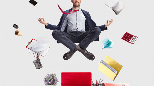 Anzugtraeger-schwebt-in-Meditation-227029274-FO-master1305