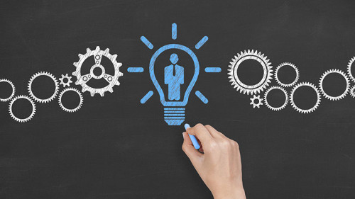 Zahnraeder-Tafefl-Kreide-Gluehbirne-86474429-FO-turgaygundogdu