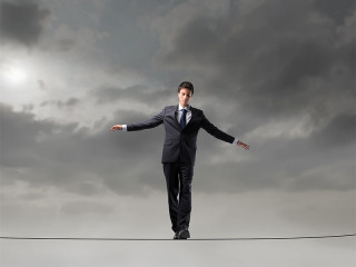 Anzugtraeger-auf-Seil-28075887-FO-olly