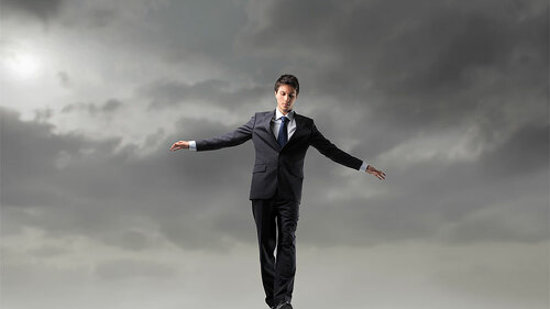 Anzugtraeger-auf-Seil-28075887-FO-olly