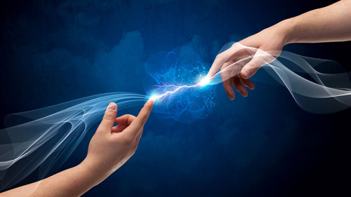 Haende-Strom-190179362-FO-ra2-studio