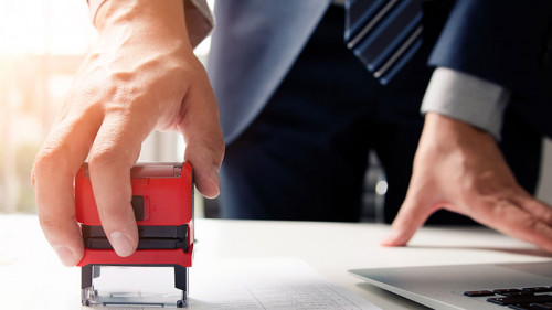 Anzugtraeger-Papier-Stempel-170547729-FO-Proxima-Studio