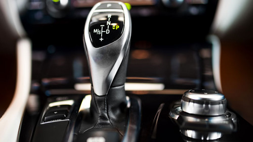 Schaltknueppel-Automatik-66164386-FO-Hoda-Bogdan