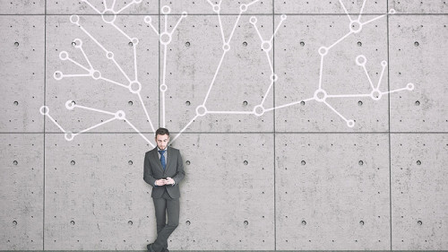 Anzugtraeger-Smartphone-Netzwerk-98003528-FO-allvision