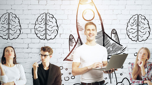 Menschen-Rakete-Gehirne-Laptop-142121061-FO-peshkova