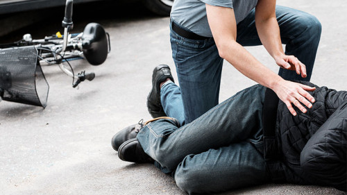 Autofahrer-Radfahrer-Unfall-195346836-FO-Photographee-eu