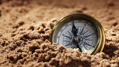 Kompass-in-Sand-48370582-FO-Brian-Jackson