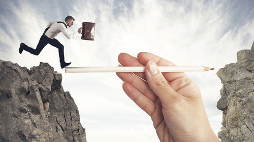 Anzugtraeger-Schlucht-Stift-54228721-FO-alphaspirit