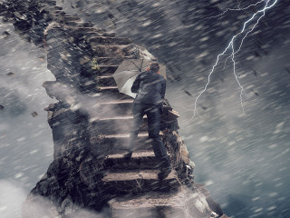 Anzugtraeger-Treppe-Sturm-Blitz-149939773-FO-Sergey-Nivens