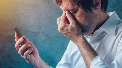 Mann-Smartphone-161632045-FO-Bits-and-Splits