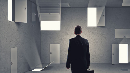 Anzugtraeger-Tueren-98720536-FO-Sergey-Nivens