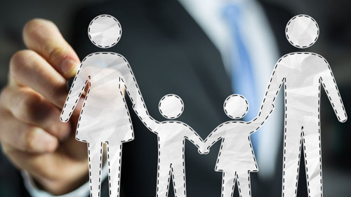 Anzugtareger-Papier-Familie-159031095-FO-sdecoret