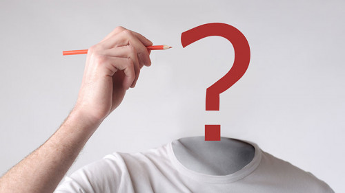 Mann-zeichnet-Fragezeichen-Kopf-77082488-FO-olly