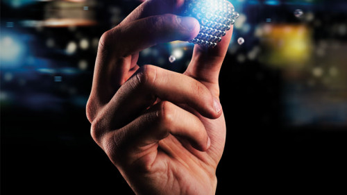 Hand-Wuerfel-127018503-FO-alphaspirit