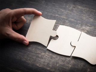 Hand-Puzzle-166365544-FO-showcake