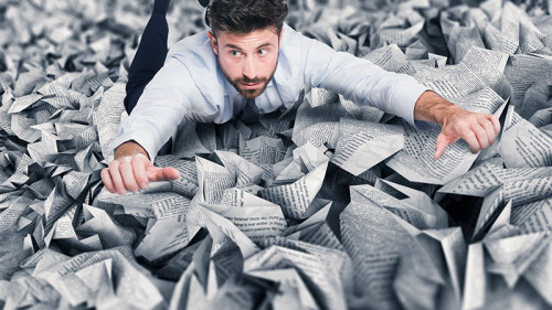 Anzugtraeger-Papier-128674198-FO-alphaspirit