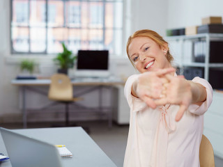 Frau-Buero-117440262-FO-contrastwerkstatt