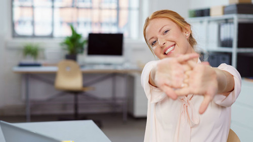 Frau-Buero-117440262-FO-contrastwerkstatt