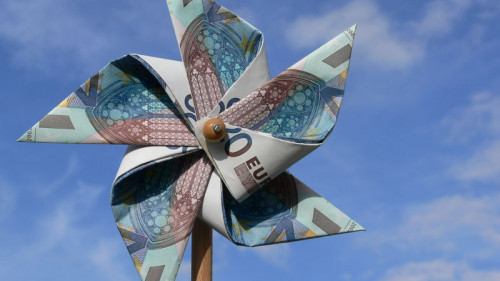 Windmühle mit Geld-Fotolia-4419853-Marina Lohrbach.jpg
