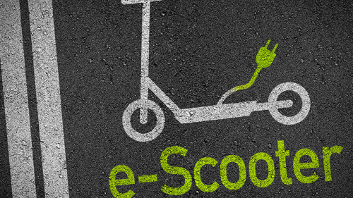 Asphalt-E-Scooter-263663944-FO-Stockwerk-Fotodesign