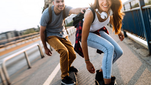 Paar-Skateboard-164806324-FO-nd3000