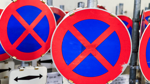 Halteverbot-Schilder-79328847-FO-Ewald-Froech