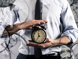 Anzugtraeger-Uhr-158674332-FO-alphaspirit