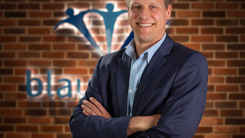 Peer-Moeller-2019-blau-direkt