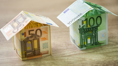 Haeuser-aus-Geldscheinen-101780428-FO-didesign