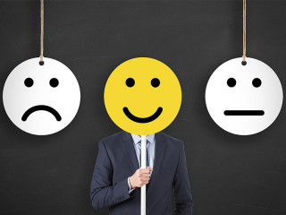 Anzugtraeger-Smiley-245418903-FO-turgaygundogdu