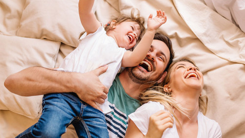 Mutter-Vater-Kind-203697873-FO-Nebojsa