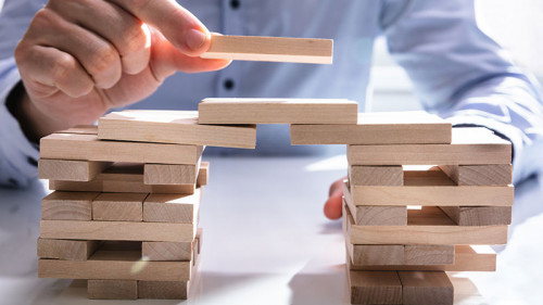 Anzugtraeger-Baukloetze-265901060-FO-Andrey-Popov