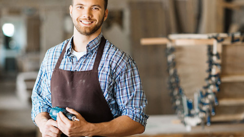 Handwerker-laecheln-142471129-FO-pressmaster