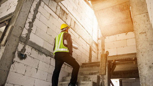 Architekt-Baustelle-211837392-FO-Piman-Khrutmuang