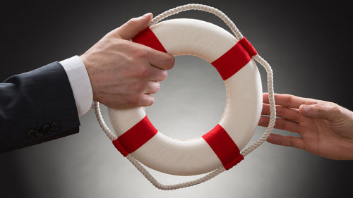 Anzugtraeger-Rettungsring-84970370-FO-Andrey-Popov