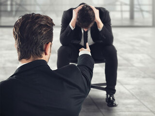 Anzugtraeger-beschuldigt-Anzugtraeger-130578835-FO-alphaspirit