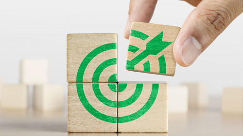 Hand-Holzkloetzchen-Zielscheibe-264600173-FO-Costello77