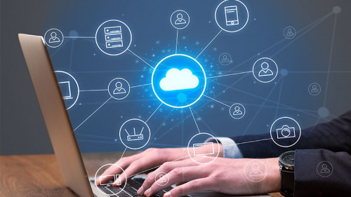 Haende-Laptop-Services-228823632-FO-ra2-studio