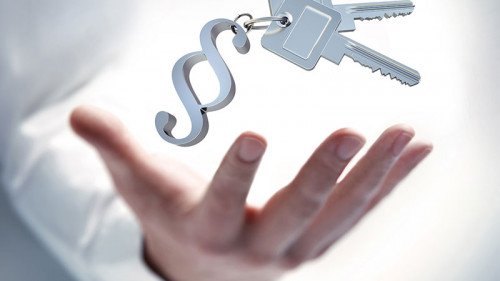 Hand-Schluessel-Paragraf-160221712-FO-peterschreiber-media