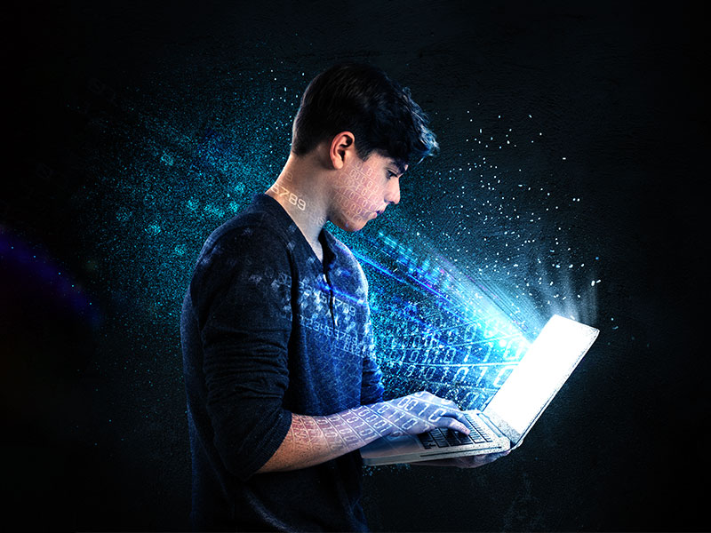 Junge-Laptop-Datenstrom-114013727-FO-alphaspirit