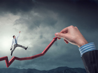 Anzugtraeger-Hand-Pfeil-142093909-FO-Sergey-Nivens