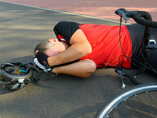 Mann-Fahrrad-Unfall-93545765-FO-Monika-Wisniewska